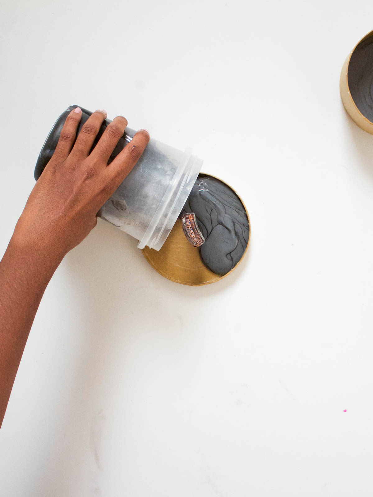 DIY Concrete Bowl and Lid | Fish & Bull - If you too are in need of some modern small storage for your office supplies, keys or jewelry this DIY was made for you!