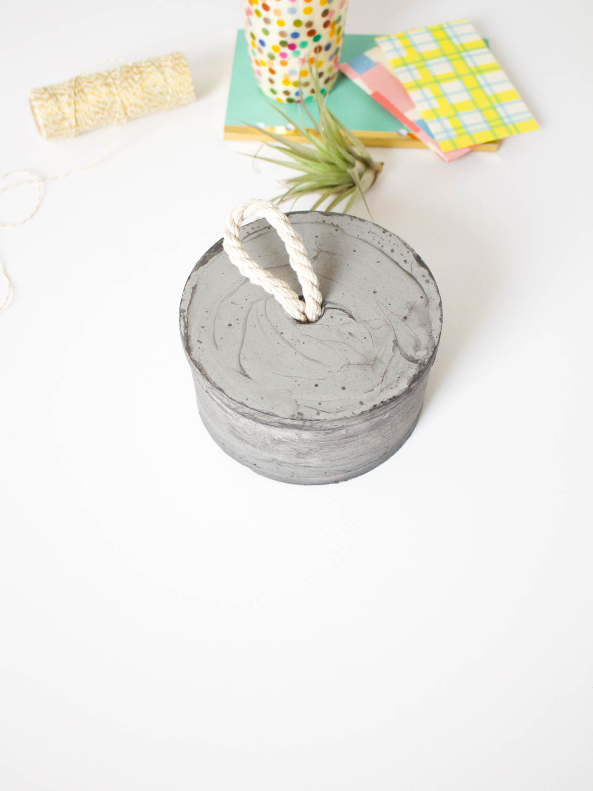 DIY Concrete Bowl and Lid | Fish & Bull - If you too are in need of some modern small storage for your office supplies, keys or jewelry this DIY was made for you!