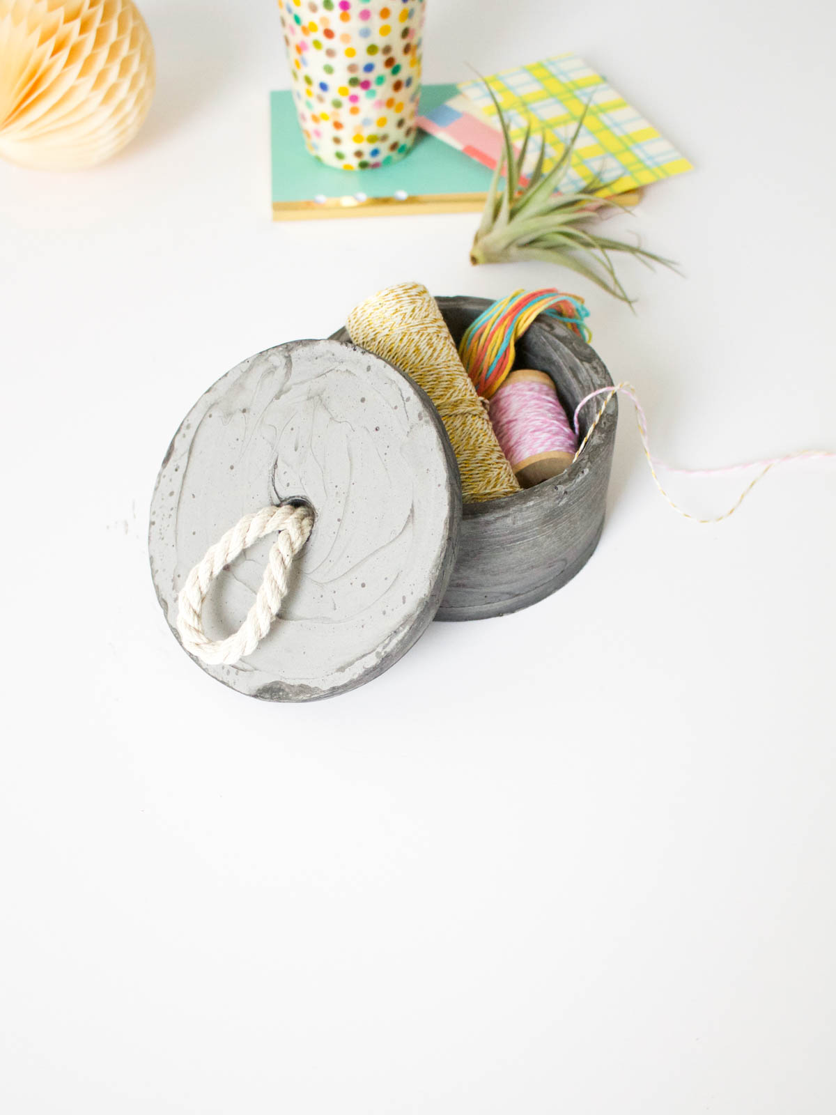 DIY Concrete Bowl and Lid | Fish & Bull - If you too are in need of some modern small storage for your office supplies, keys or jewelry this DIY was made for you!