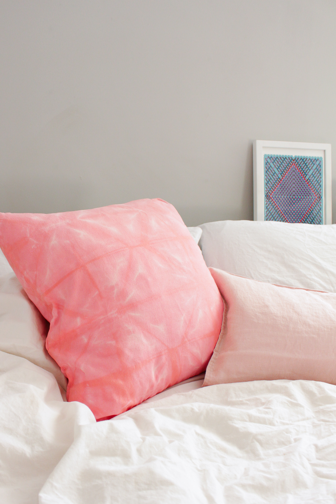 4 DIY Home Decor Projects to Try: DIY Pink Shibori Style Throw Pillow on Sugar & Cloth | Fish & Bull